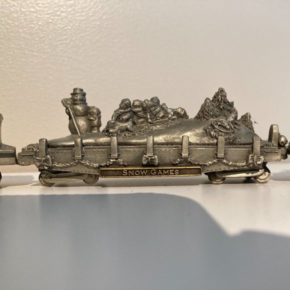 Collectable Fine Pewter Santa's Express Five piece Train - Picture 5 of 7